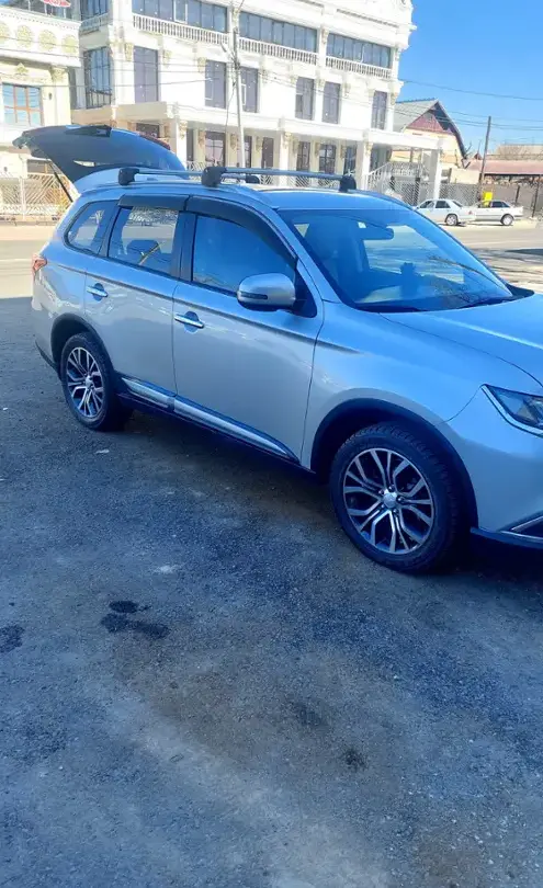 Mitsubishi Outlander 2017 года за 10 000 000 тг. в Тараз фото 3