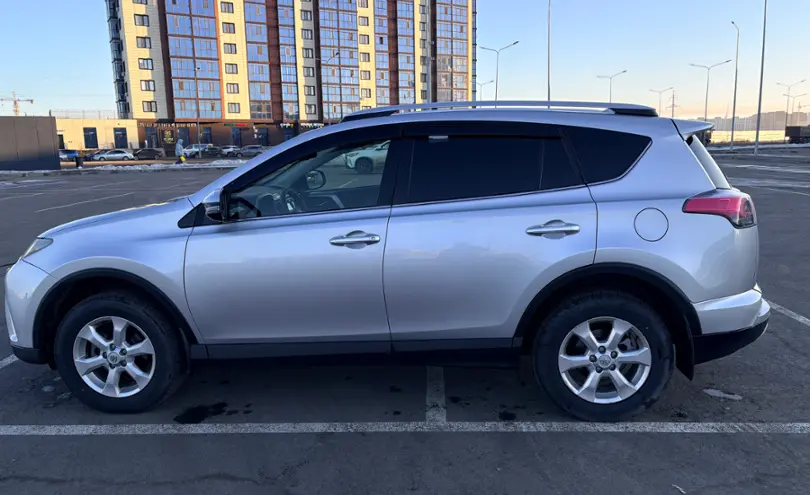 Toyota RAV4 2016 года за 14 800 000 тг. в Астана фото 4