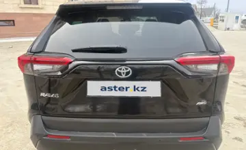 Toyota RAV4 2020 года за 13 800 000 тг. в Атырау