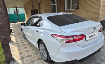 Toyota Camry 2021 года за 11 000 000 тг. в Алматы