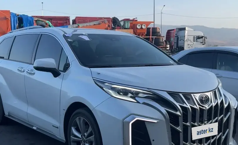 Toyota Sienna 2023 года за 24 500 000 тг. в Алматы