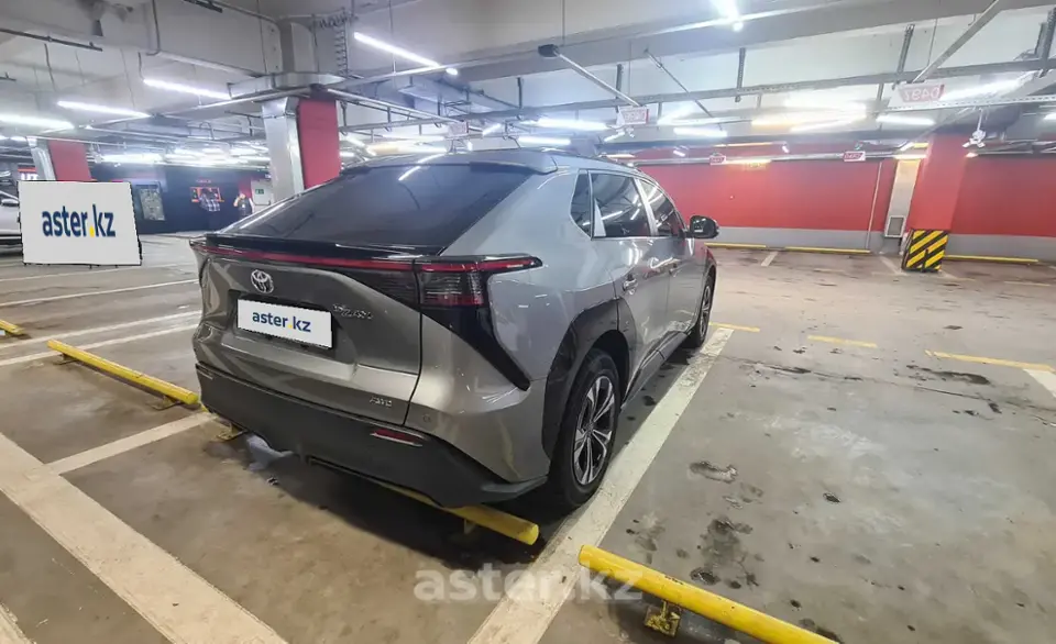 Toyota bZ4X 2022 года за 18 500 000 тг. в Алматы фото 4