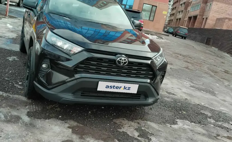 Toyota RAV4 2021 года за 12 800 000 тг. в Астана