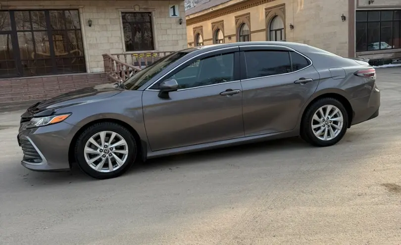 Toyota Camry 2021 года за 13 000 000 тг. в Алматы