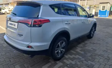 Toyota RAV4 2018 года за 10 900 000 тг. в Алматы фото 3