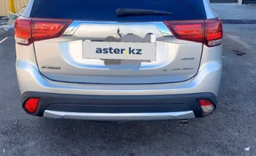 Mitsubishi Outlander 2017 года за 10 000 000 тг. в Тараз фото 4