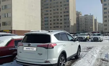 Toyota RAV4 2018 года за 15 500 000 тг. в Астана фото 3