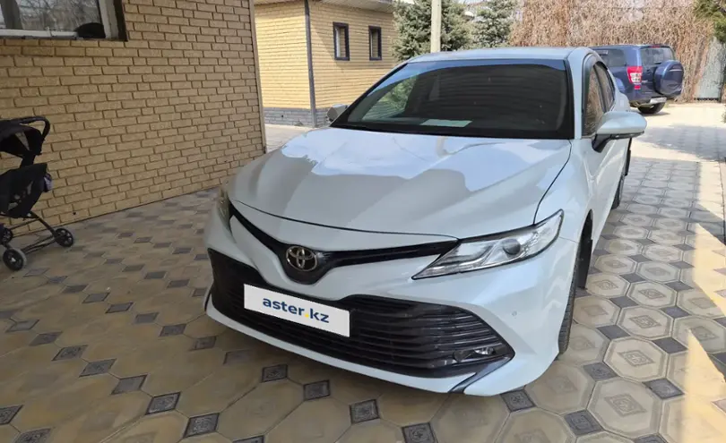 Toyota Camry 2021 года за 11 000 000 тг. в Алматы