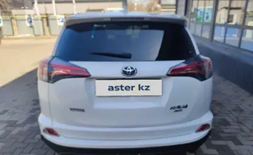 Toyota RAV4 2018 года за 10 900 000 тг. в Алматы фото 4