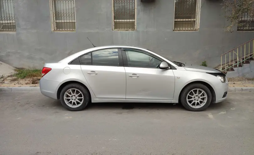 Chevrolet Cruze 2011 года за 3 000 000 тг. в Атырау фото 2