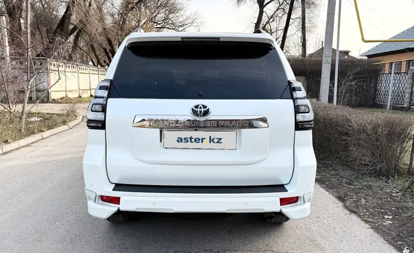 Toyota Land Cruiser Prado 2018 года за 24 300 000 тг. в Алматы