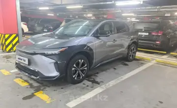 Toyota bZ4X 2022 года за 18 500 000 тг. в Алматы фото 2