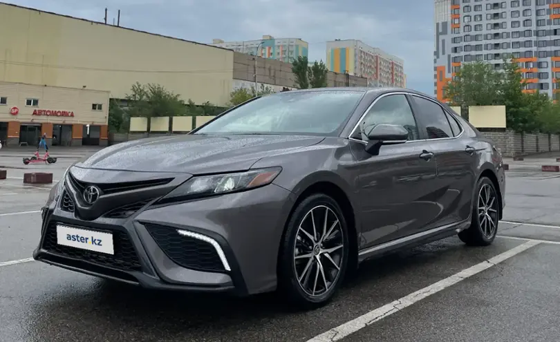 Toyota Camry 2022 года за 13 500 000 тг. в Алматы