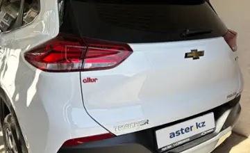 Chevrolet Tracker 2023 года за 9 800 000 тг. в Шымкент фото 2