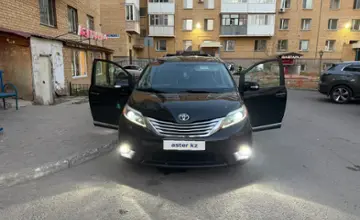 Toyota Sienna 2015 года за 15 200 000 тг. в Астана фото 1