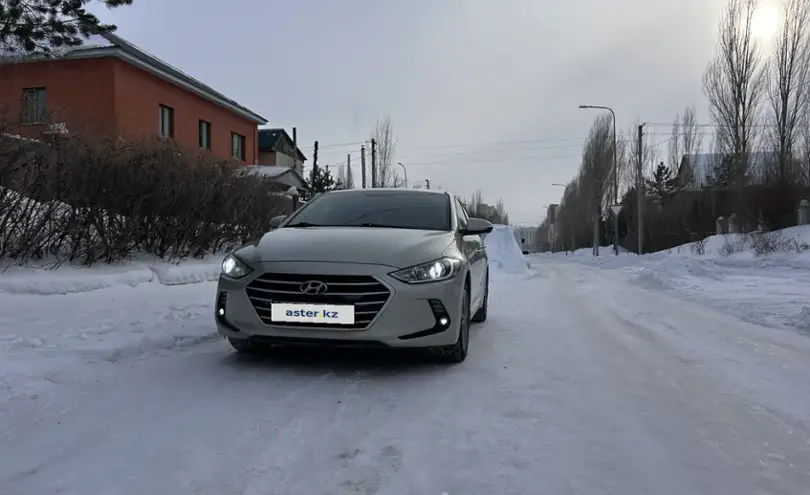 Hyundai Elantra 2017 года за 7 500 000 тг. в Астана