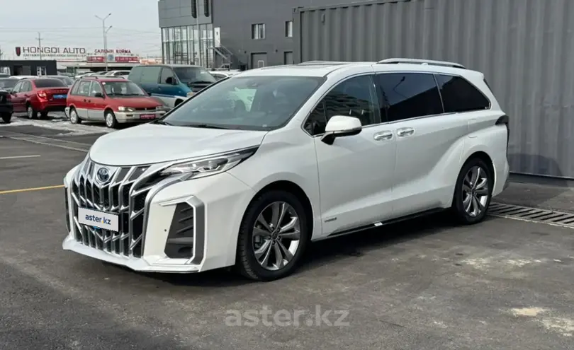 Toyota Sienna 2023 года за 24 650 000 тг. в Алматы