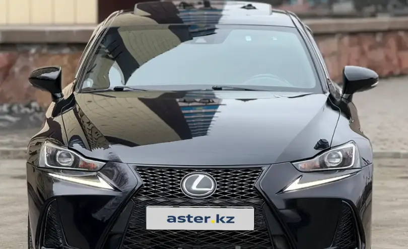 Lexus IS 2016 года за 13 000 000 тг. в Семей