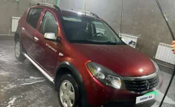 Renault Sandero 2013 года за 3 800 000 тг. в Астана фото 2