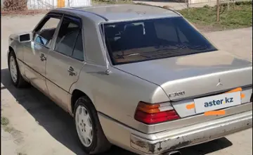 Mercedes-Benz W124 1988 года за 700 000 тг. в Алматы