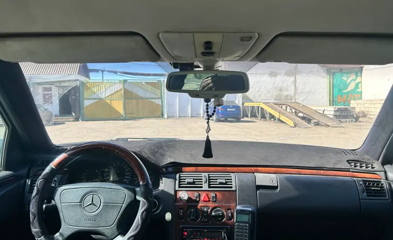 Mercedes-Benz E-Класс 1996 года за 2 300 000 тг. в Семей фото 4