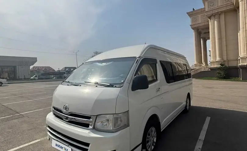 Toyota HiAce 2013 года за 11 000 000 тг. в Алматы