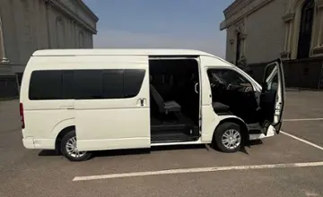 Toyota HiAce 2013 года за 11 000 000 тг. в Алматы
