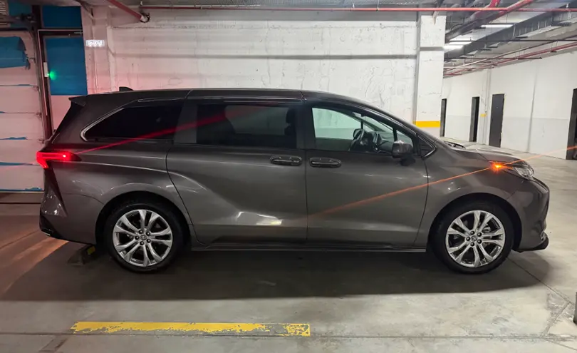 Toyota Sienna 2023 года за 20 000 000 тг. в Алматы фото 2
