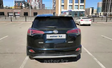 Toyota RAV4 2017 года за 12 800 000 тг. в Астана фото 4