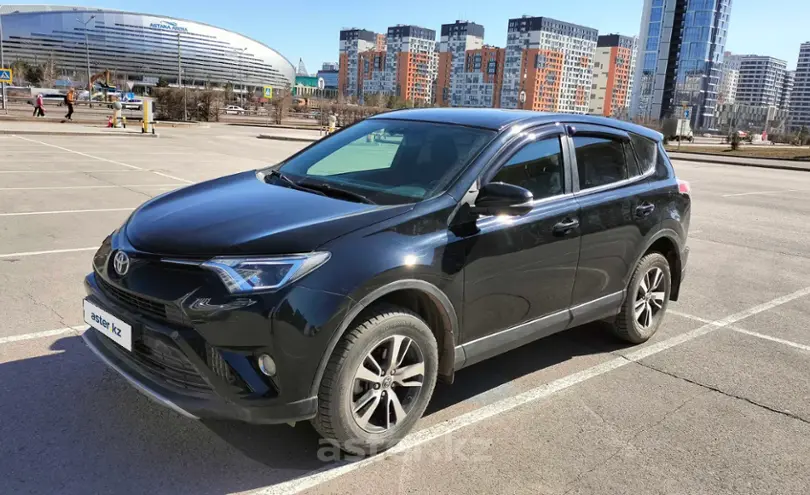 Toyota RAV4 2017 года за 12 800 000 тг. в Астана