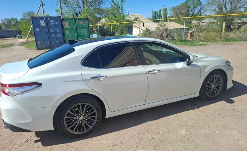 Toyota Camry 2020 года за 10 000 000 тг. в Алматы