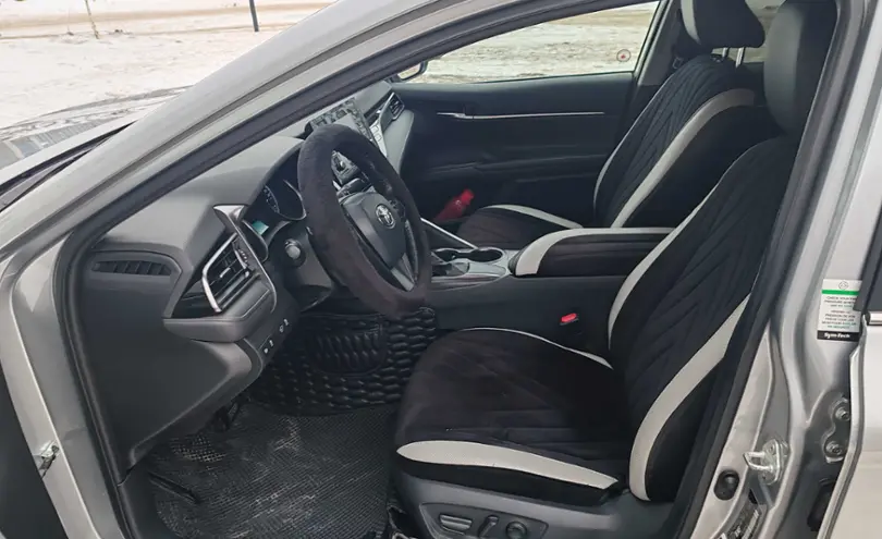 Toyota Camry 2021 года за 11 700 000 тг. в Астана