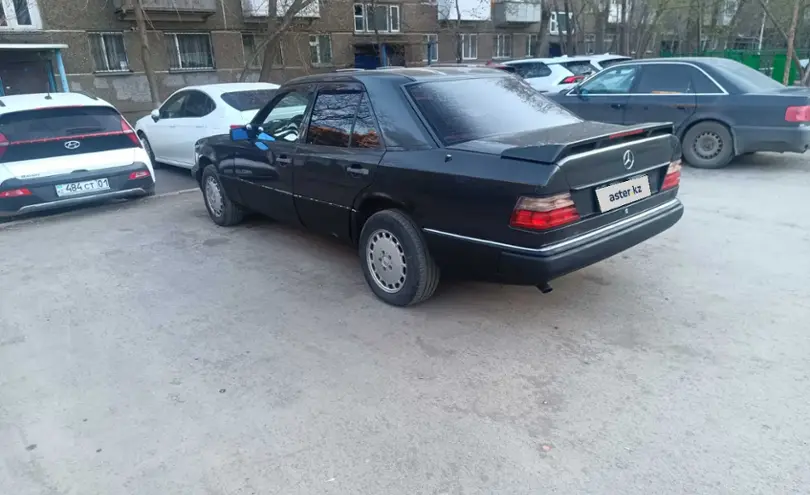 Mercedes-Benz W124 1988 года за 1 200 000 тг. в Астана фото 2