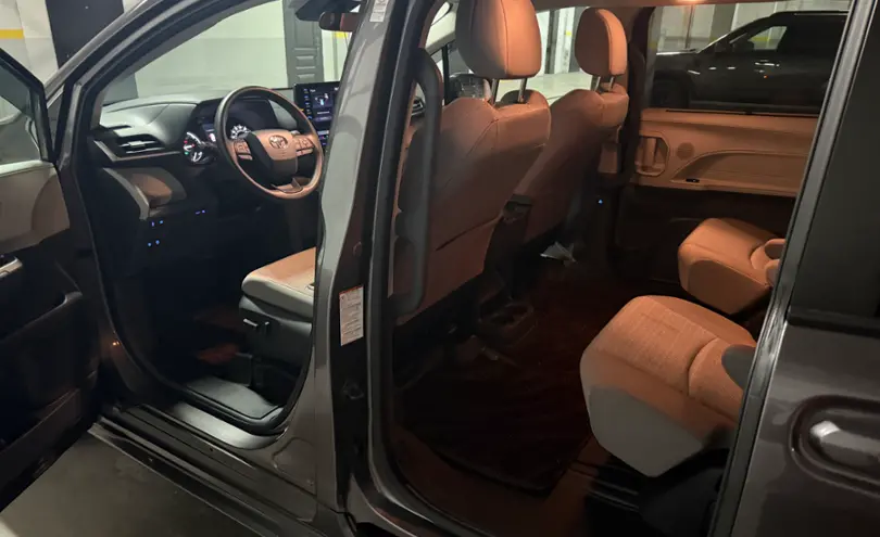 Toyota Sienna 2023 года за 20 000 000 тг. в Алматы