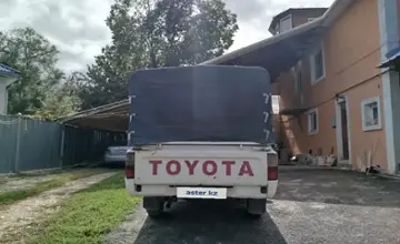 Toyota Hilux 2001 года за 5 000 000 тг. в Алматы