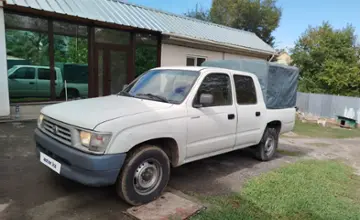 Toyota Hilux 2001 года за 5 000 000 тг. в Алматы фото 1