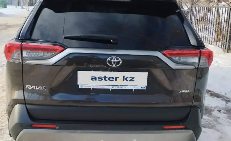 Toyota RAV4 2021 года за 17 500 000 тг. в Астана
