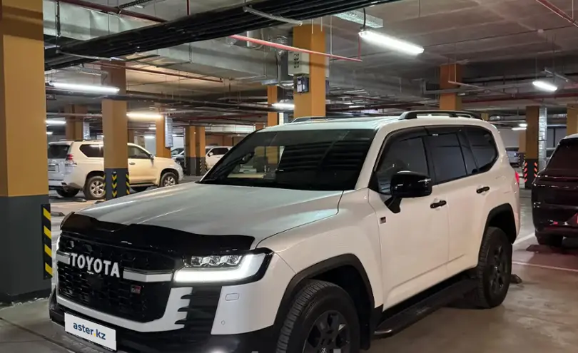 Toyota Land Cruiser 2021 года за 52 000 000 тг. в Астана