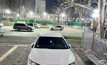 Toyota Camry 2018 года за 12 600 000 тг. в Алматы фото 2