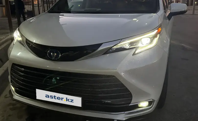 Toyota Sienna 2024 года за 31 000 000 тг. в Шымкент