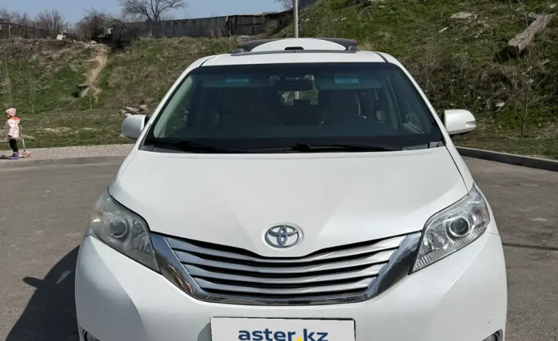 Toyota Sienna 2014 года за 15 000 000 тг. в Алматы