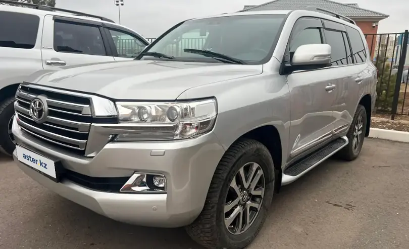 Toyota Land Cruiser 2020 года за 38 000 000 тг. в Астана