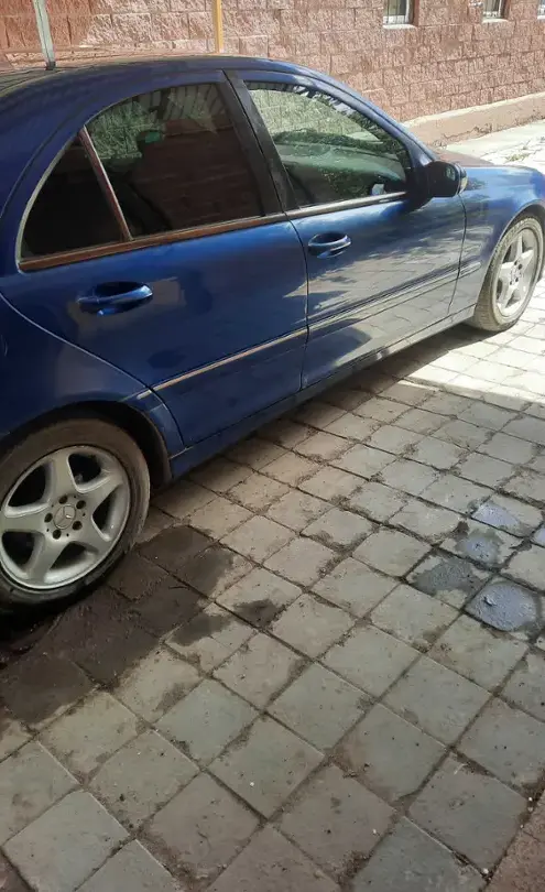 Mercedes-Benz C-Класс 2003 года за 2 000 000 тг. в Астана фото 2