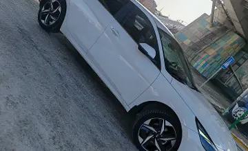 Hyundai Elantra 2021 года за 9 400 000 тг. в Семей