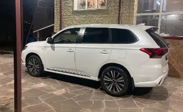 Mitsubishi Outlander 2022 года за 10 300 000 тг. в Караганда фото 2