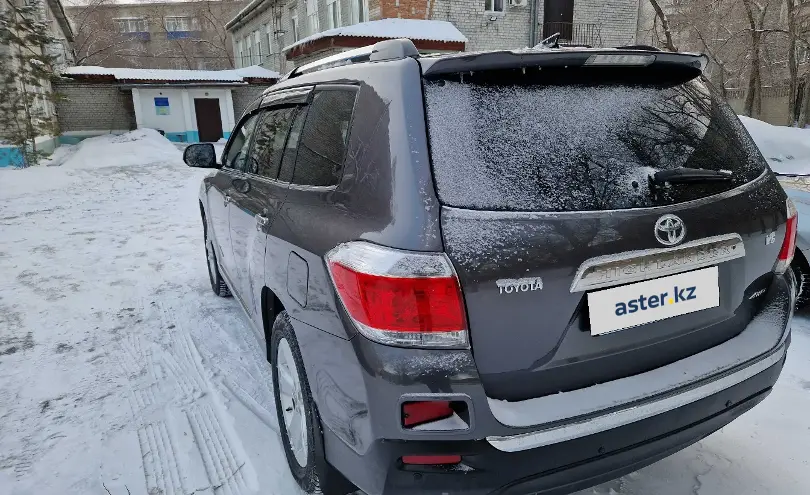 Toyota Highlander 2012 года за 12 400 000 тг. в Семей