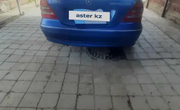 Mercedes-Benz C-Класс 2003 года за 2 000 000 тг. в Астана фото 3