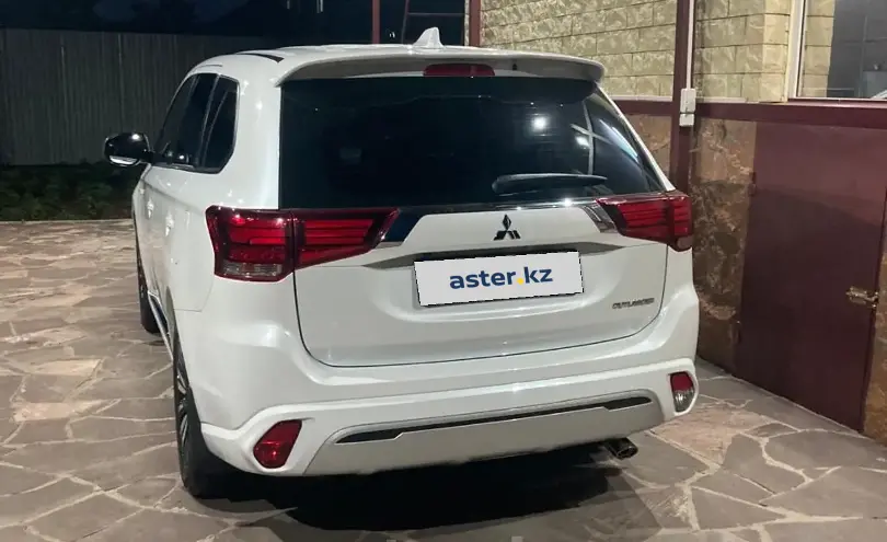 Mitsubishi Outlander 2022 года за 10 200 000 тг. в Караганда фото 3