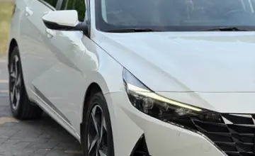 Hyundai Elantra 2022 года за 9 800 000 тг. в Алматы фото 4