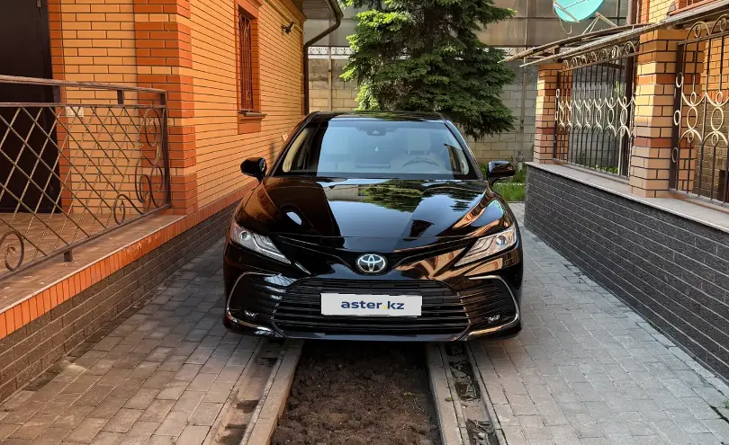 Toyota Camry 2023 года за 18 500 000 тг. в Алматы